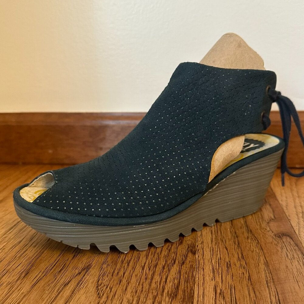 FLY LONDON YUZU Suede Peep Toe Wedge Sandals 39 BOHO CASUAL TIE BACK PERFORATED